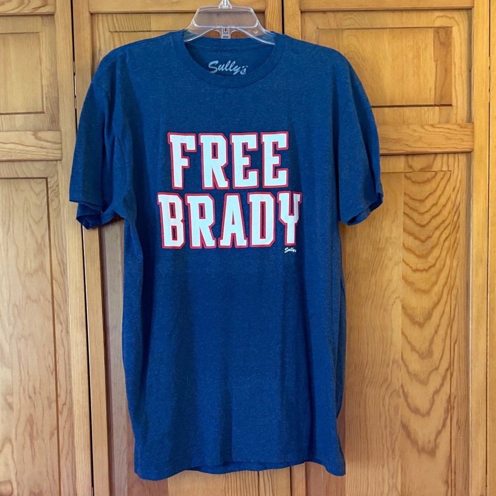 Sully's Navy 'Free Brady' Men's Tee